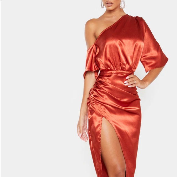 ✨ RUST PRETTY LITTLE THING NIGHT ON THE TOWN DRESS ✨ - Picture 2 of 5